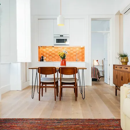 Daire The Lisboans *